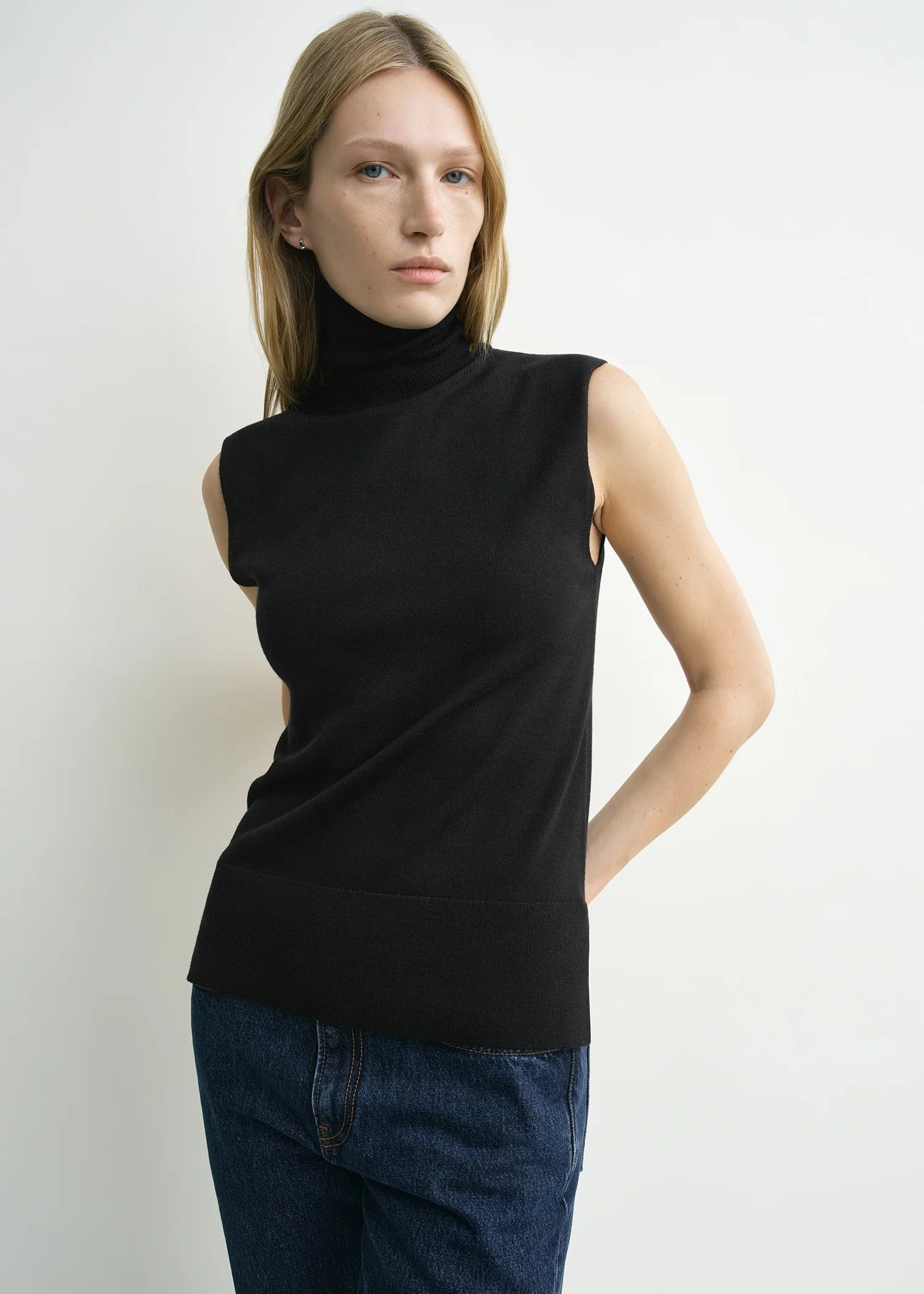 Toteme Black Sleeveless Fine Turleneck