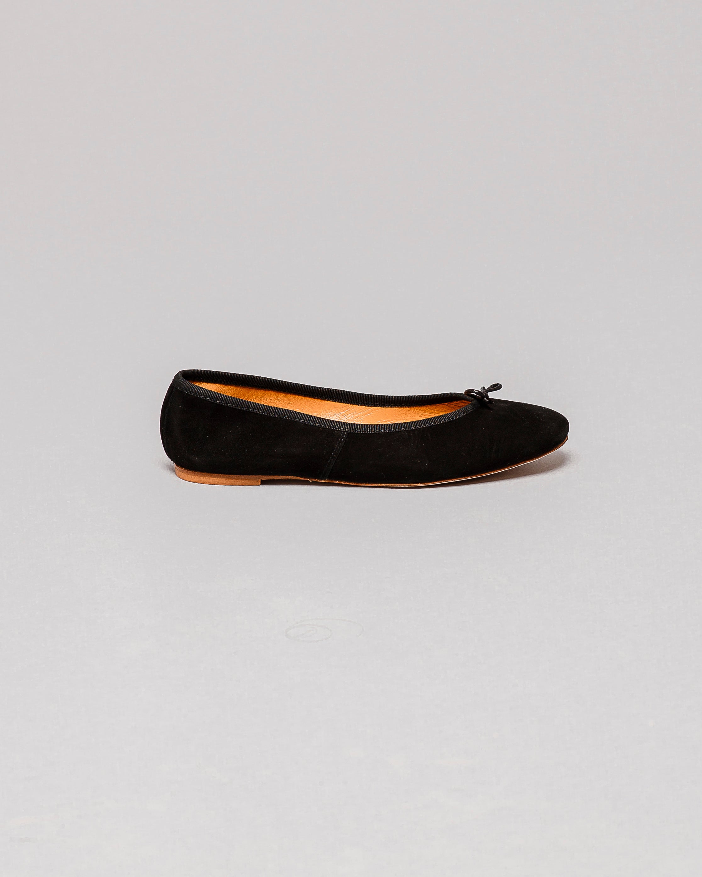 Lolo The Ballerina Suede Black Capri Ballerina